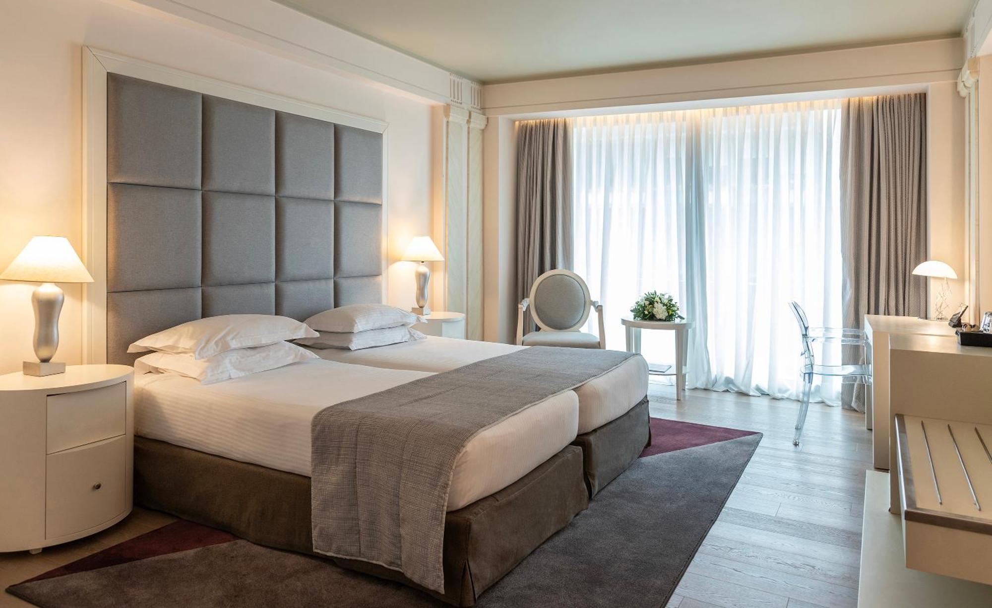 Hotel NJV Athens Plaza Exterior foto A room at the hotel