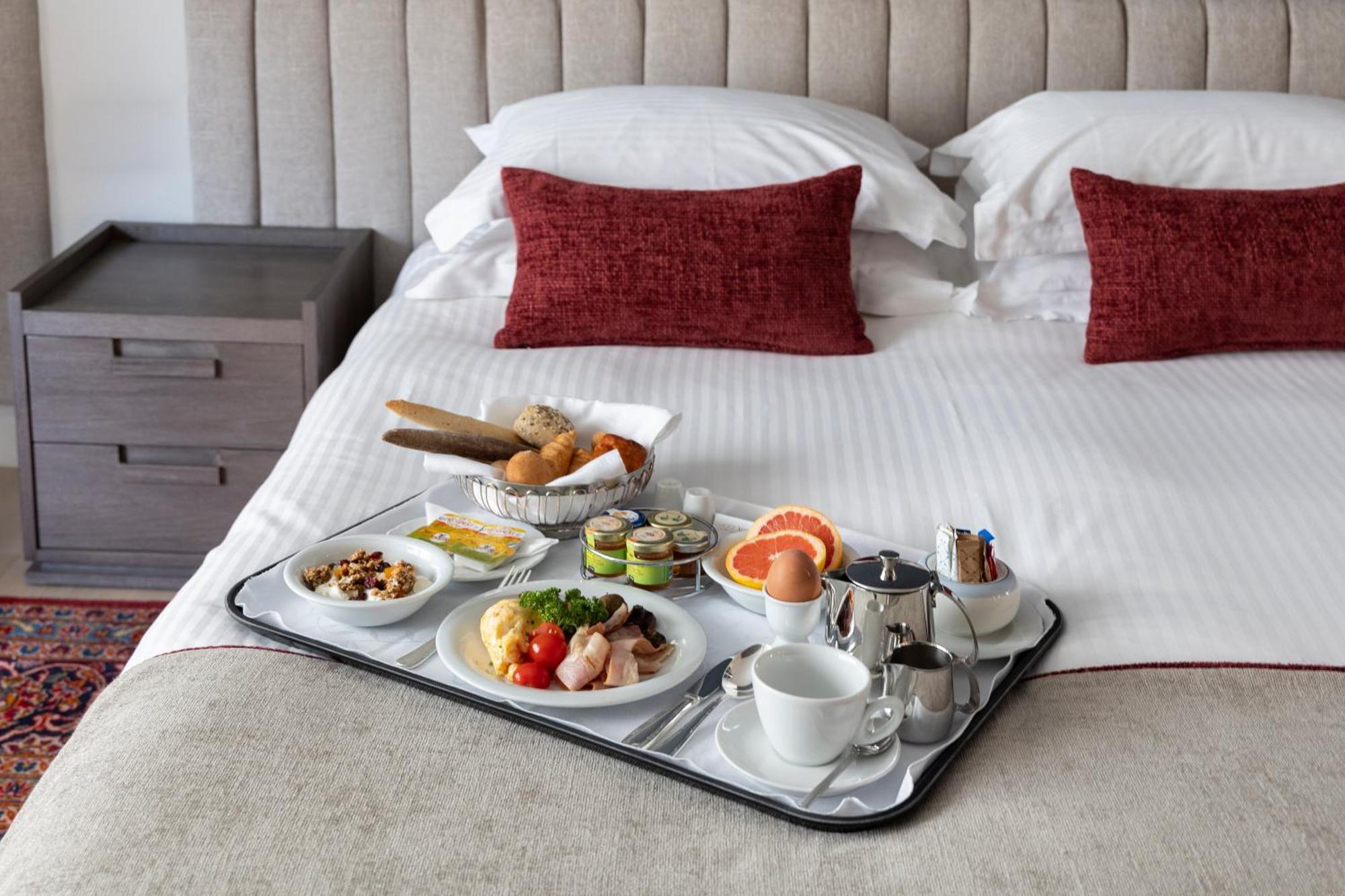 Hotel NJV Athens Plaza Exterior foto Room service tray