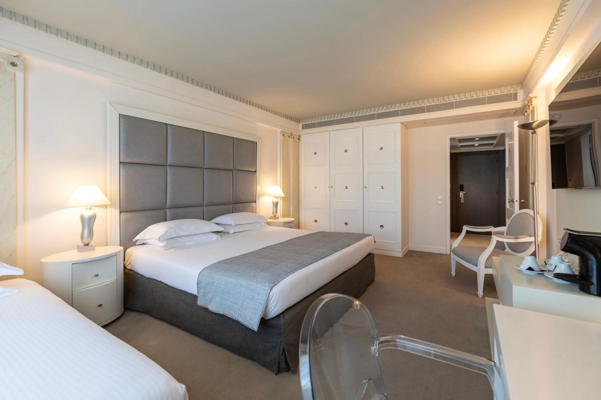 Hotel NJV Athens Plaza Exterior foto A room at the hotel